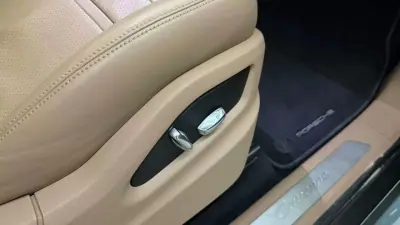 Porsche Cayenne Coupé 2019 - 77990 EUR, 59352 km - AUTO.MOTO.pt - 59352km - foto 25 de 32
