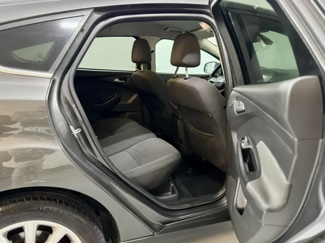 Ford Focus 2015 - 9750 EUR, 182000 km - AUTO.MOTO.pt - 182000km - foto 41 de 49