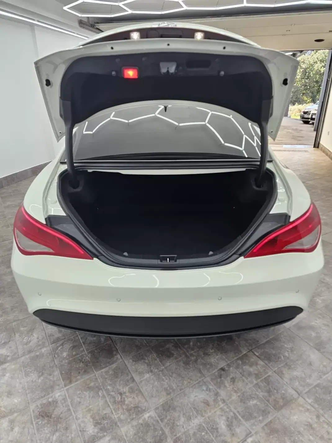 Mercedes-Benz CLA 180 2015 - 14000 EUR, 205367 km - 205367km - foto 50 de 51