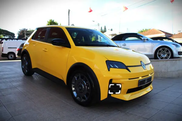Renault 5 2025 - 29750 EUR, 2900 km - AUTO.MOTO.pt - 2900km - foto 4 de 35
