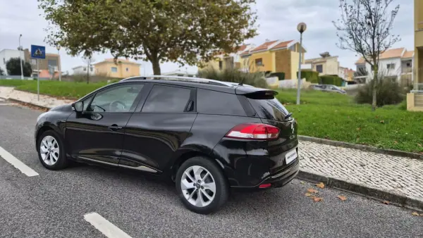 Renault Clio Sport Tourer 2018 - 11890 EUR, 98000 km - AUTO.MOTO.pt - 98000km - foto 4 de 12