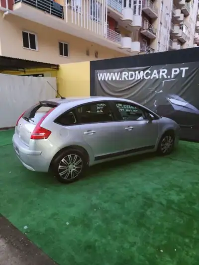 Citroën C4 2010 - 4990 EUR, 182000 km - AUTO.MOTO.pt - 182000km - foto 6 de 11