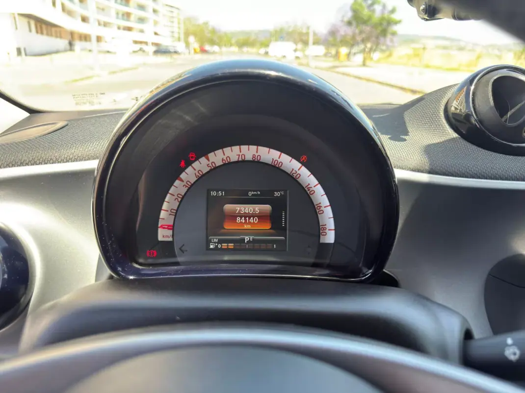 Smart ForFour 2016 - 11995 EUR, 84000 km - AUTO.MOTO.pt - 84000km - foto 18 de 42