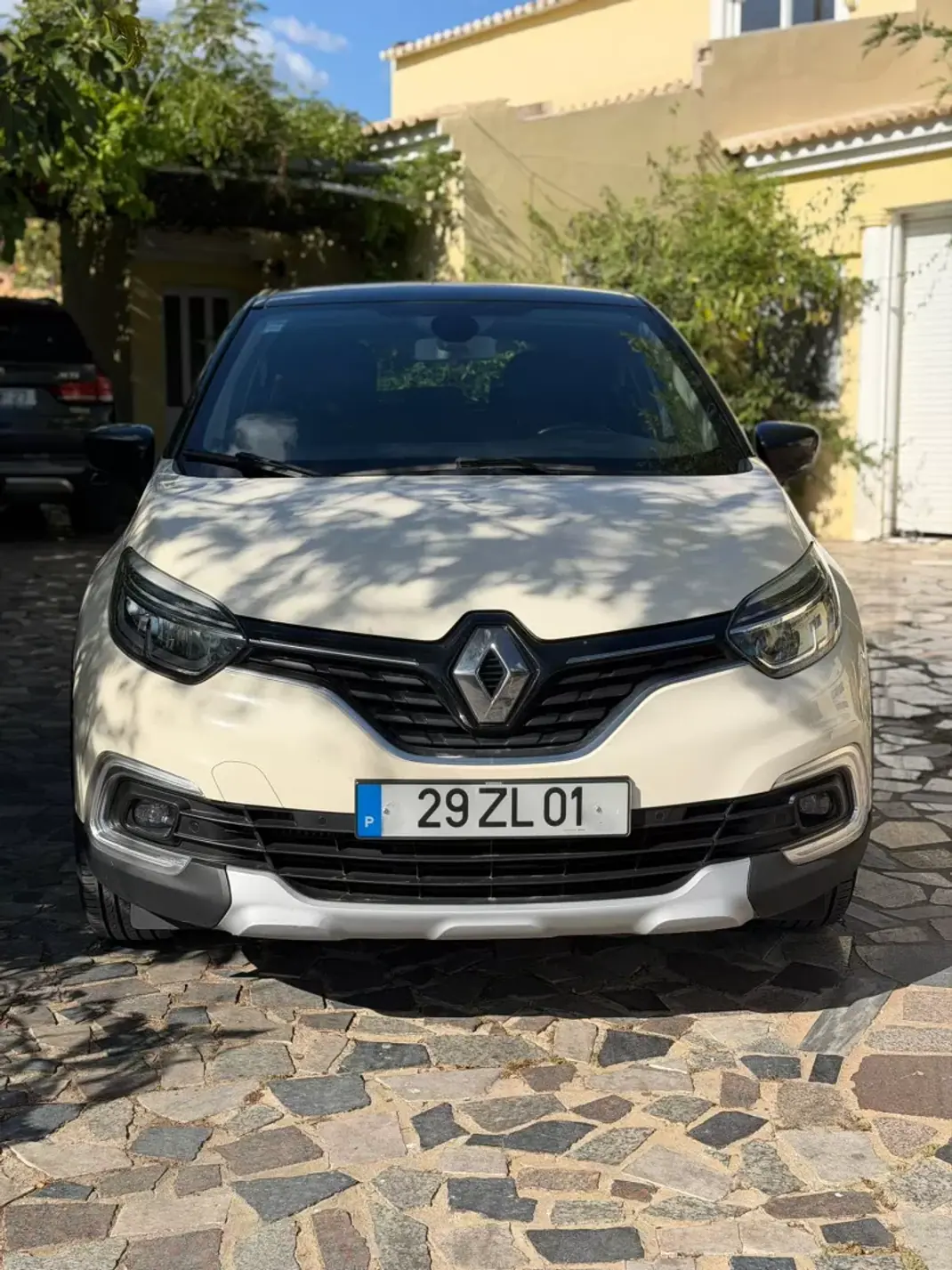 Renault Captur 2019 - 14900 EUR, 98836 km - AUTO.MOTO.pt - 98836km - foto 3 de 9