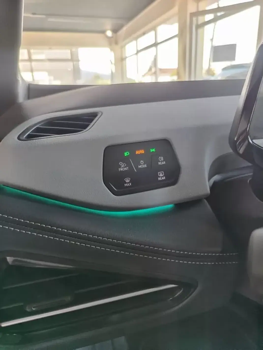 Volkswagen ID.3 2024 - 32750 EUR, 4000 km - AUTO.MOTO.pt - 4000km - foto 23 de 36