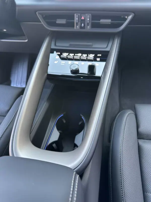 Porsche Macan 2025 - 127000 EUR, 12000 km - AUTO.MOTO.pt - 12000km - foto 76 de 80