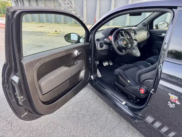 Abarth 595 2018 - 22500 EUR, 86000 km - AUTO.MOTO.pt - 86000km - foto 15 de 31