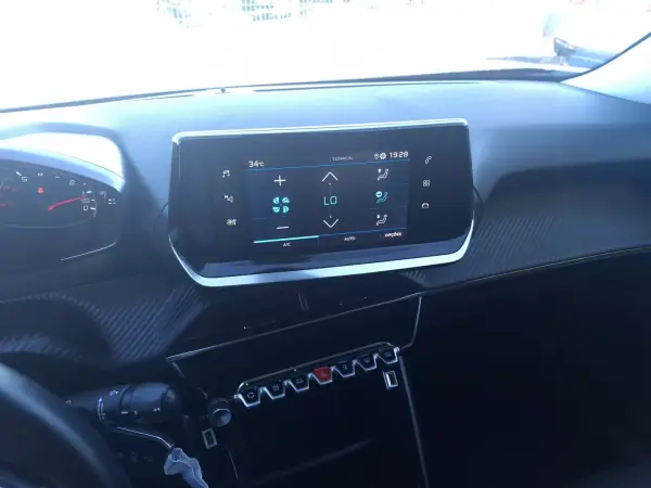Peugeot 2008 2022 - 16490 EUR, 88812 km - AUTO.MOTO.pt - 88812km - foto 13 de 18