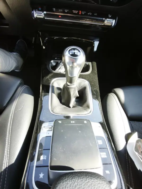 Mercedes-Benz A 180 2019 - 22900 EUR, 111500 km - AUTO.MOTO.pt - 111500km - foto 8 de 14