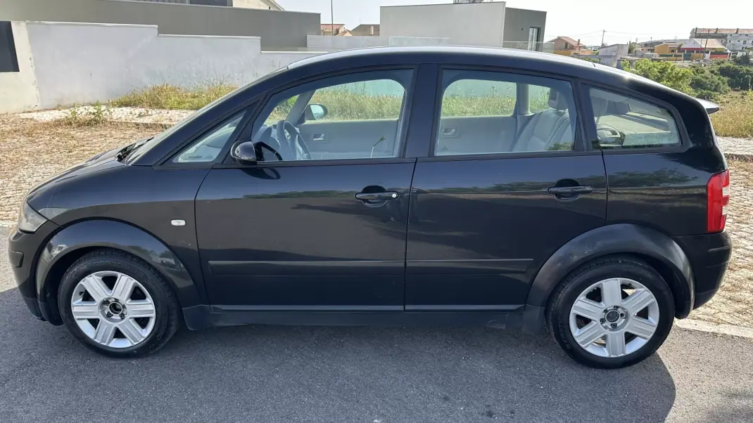 Audi A2 2002 - 3250 EUR, 380000 km - AUTO.MOTO.pt - 380000km - foto 9 de 10