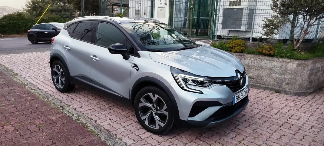 Renault Captur 2023 - 19450 EUR, 52000 km - AUTO.MOTO.pt - 52000km - foto 2 de 12