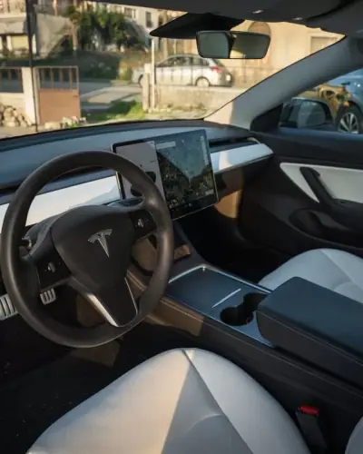 Tesla Model 3 2021 - 30399 EUR, 114000 km - AUTO.MOTO.pt - 114000km - foto 7 de 11