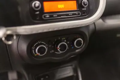 Renault Twingo 2019 - 10990 EUR, 90548 km - AUTO.MOTO.pt - 90548km - foto 11 de 22