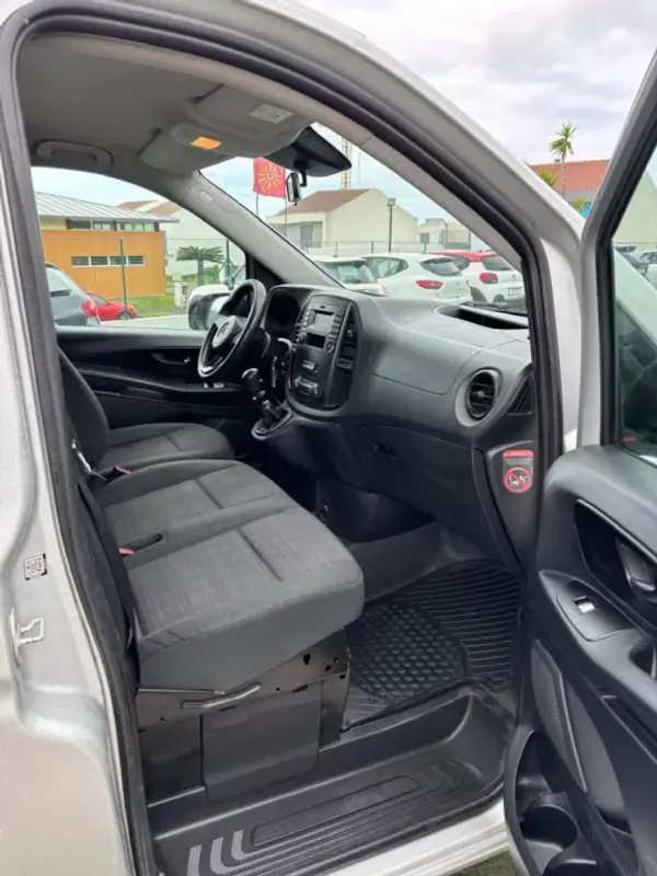 Mercedes-Benz Vito Tourer 2015 - 28490 EUR, 196000 km - AUTO.MOTO.pt - 196000km - foto 9 de 12