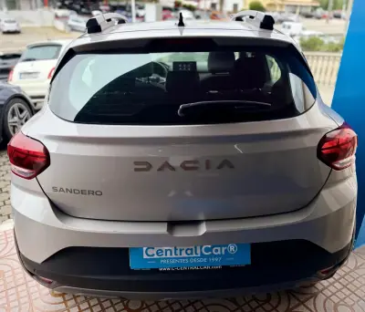 Dacia Sandero 2024 - 16450 EUR, 47000 km - AUTO.MOTO.pt - 47000km - foto 10 de 27