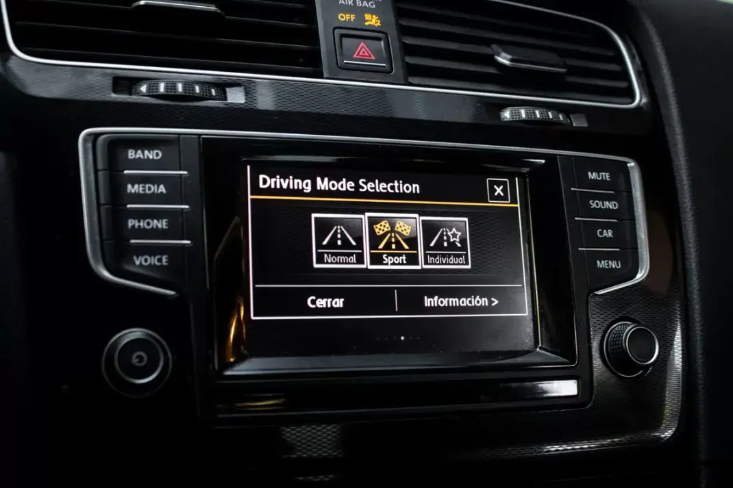 Volkswagen Golf 2015 - 24990 EUR, 83192 km - AUTO.MOTO.pt - 83192km - foto 45 de 45