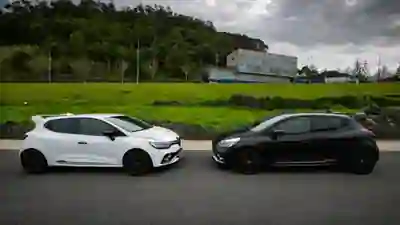 Renault Clio 2018 - 22500 EUR, 78000 km - AUTO.MOTO.pt - 78000km - foto 4 de 4