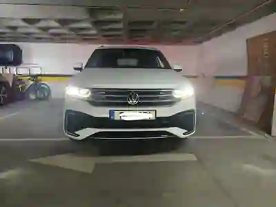 Volkswagen Tiguan 2021 - 28000 EUR, 82000 km - foto 3 de 10