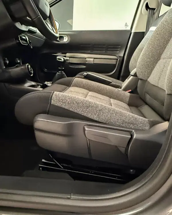 Citroën C4 Cactus 2018 - 10500 EUR, 176060 km - AUTO.MOTO.pt - 176060km - foto 6 de 15