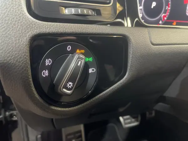 Volkswagen Golf 2019 - 30500 EUR, 106000 km - AUTO.MOTO.pt - 106000km - foto 46 de 47