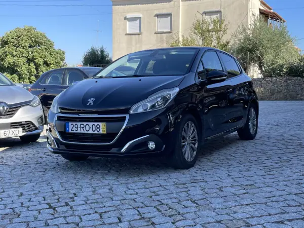 Peugeot 208 2016 — foto 2 de 11