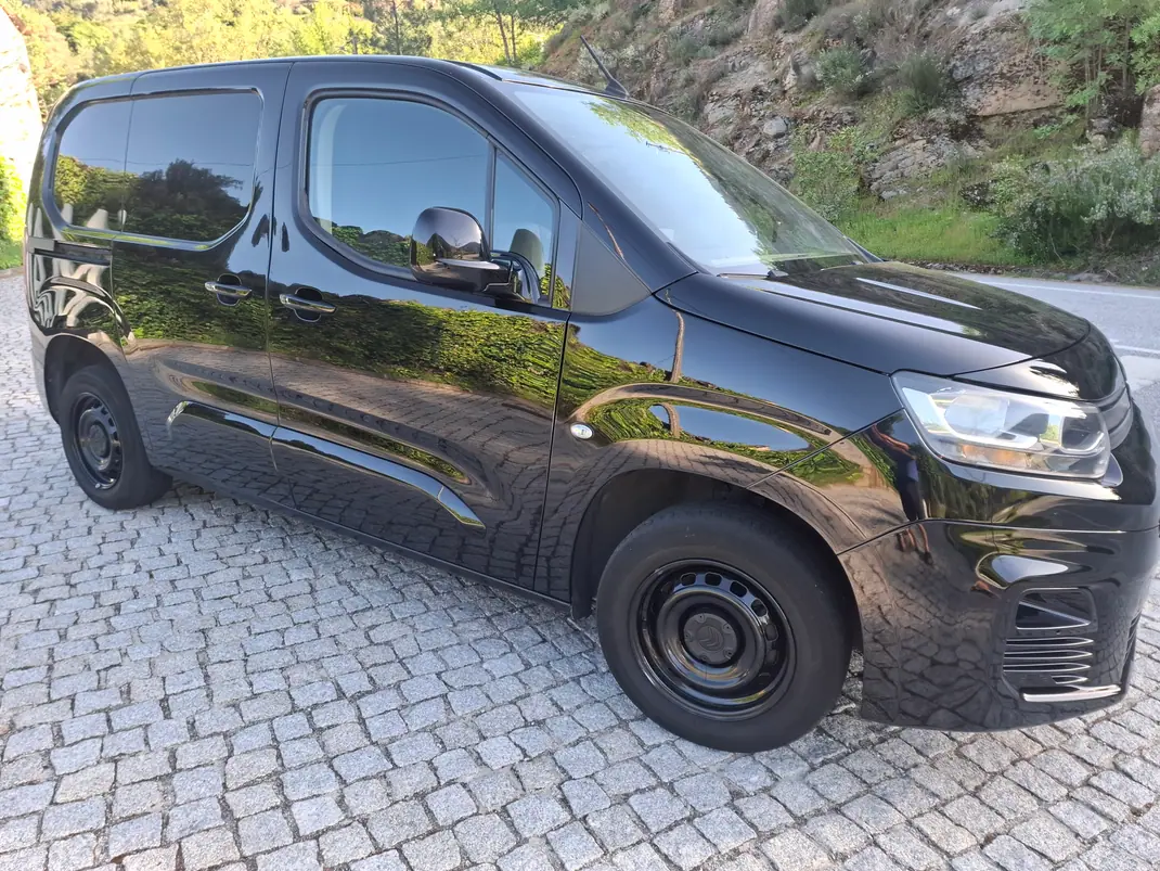 Citroën BERLINGO 3 LUGARES 2020 - 10250 EUR, 230000 km - AUTO.MOTO.pt - 230000km - foto 5 de 12