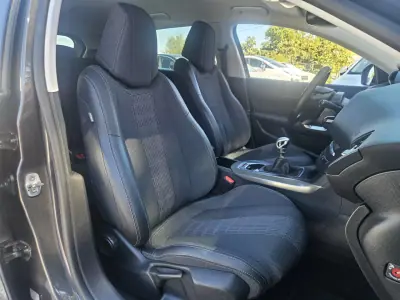 Peugeot 308 2018 - 13200 EUR, 61900 km - 61900km - foto 15 de 37