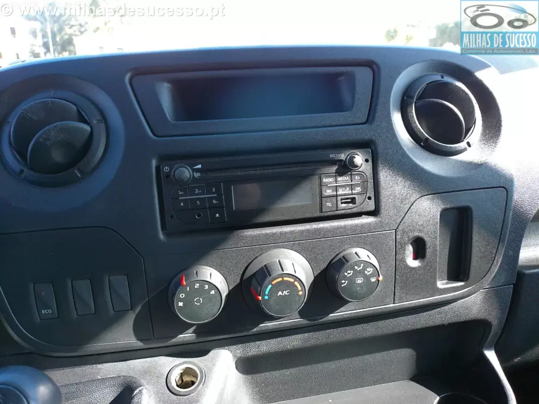 Renault 2017 - 16750 EUR, 185000 km - AUTO.MOTO.pt - 185000km - foto 9 de 21