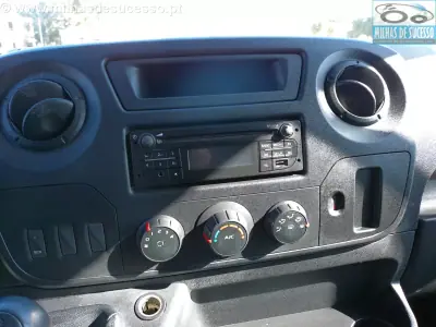 Renault 2017 - 16750 EUR, 185000 km - AUTO.MOTO.pt - 185000km - foto 9 de 21