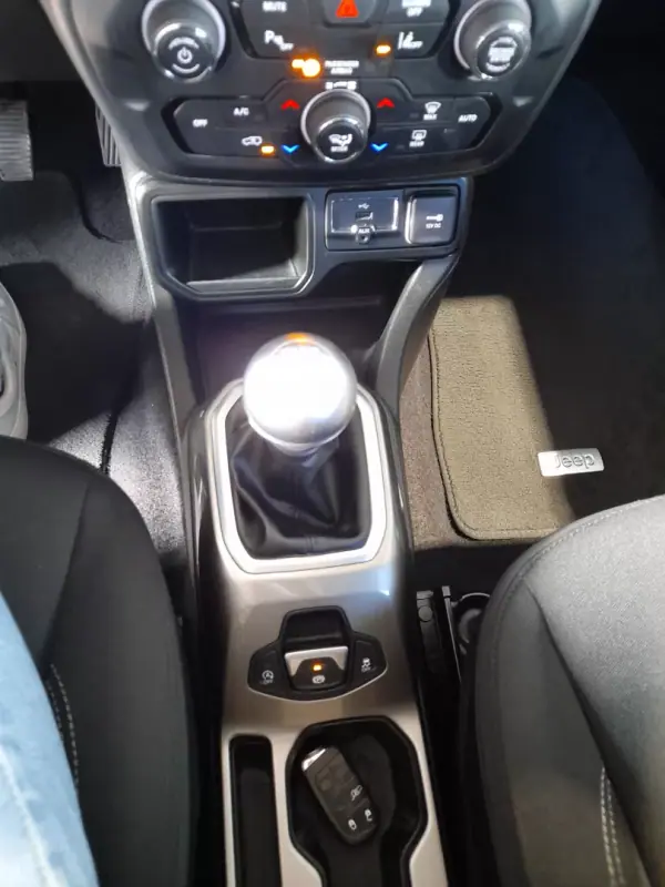 Jeep Renegade 2020 - 17990 EUR, 81429 km - AUTO.MOTO.pt - 81429km - foto 16 de 16