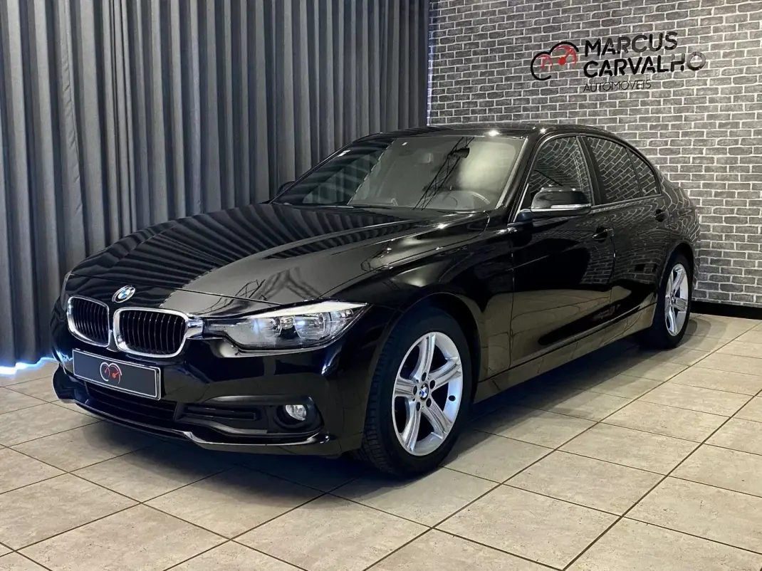 BMW 318 2017 - 17900 EUR, 215000 km - AUTO.MOTO.pt - 215000km - foto 1 de 12