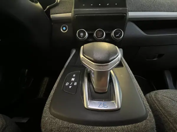 Renault Zoe 2020 - 13990 EUR, 145000 km - AUTO.MOTO.pt - 145000km - foto 44 de 52