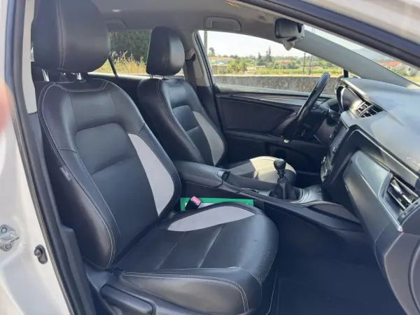 Toyota Avensis Touring Sports 2016 - 11990 EUR, 294000 km - AUTO.MOTO.pt - 294000km - foto 32 de 33