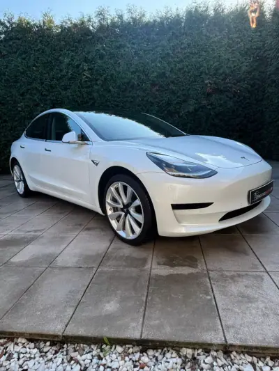 Tesla Model 3 2019 - 22900 EUR, 117000 km - AUTO.MOTO.pt - 117000km - foto 3 de 27