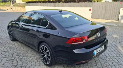 Volkswagen Passat 2018 - 19990 EUR, 135000 km - AUTO.MOTO.pt - 135000km - foto 2 de 11