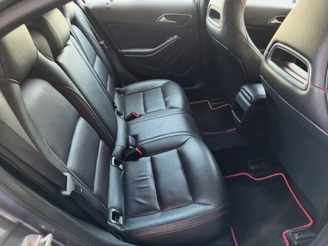 Mercedes-Benz A 180 2013 - 15800 EUR, 204000 km - AUTO.MOTO.pt - 204000km - foto 11 de 17