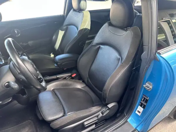 MINI Cooper 2018 - 22900 EUR, 110452 km - AUTO.MOTO.pt - 110452km - foto 17 de 26