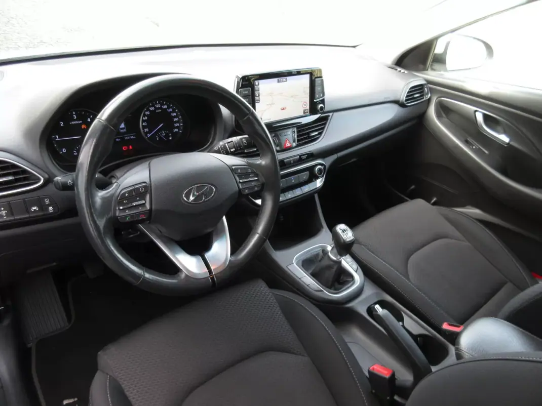Hyundai i30 2019 - 14990 EUR, 108000 km - 108000km - foto 17 de 42
