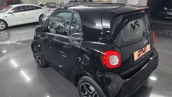 Smart ForTwo Coupé 2018 - 14990 EUR, 72000 km - AUTO.MOTO.pt - 72000km - foto 33 de 37