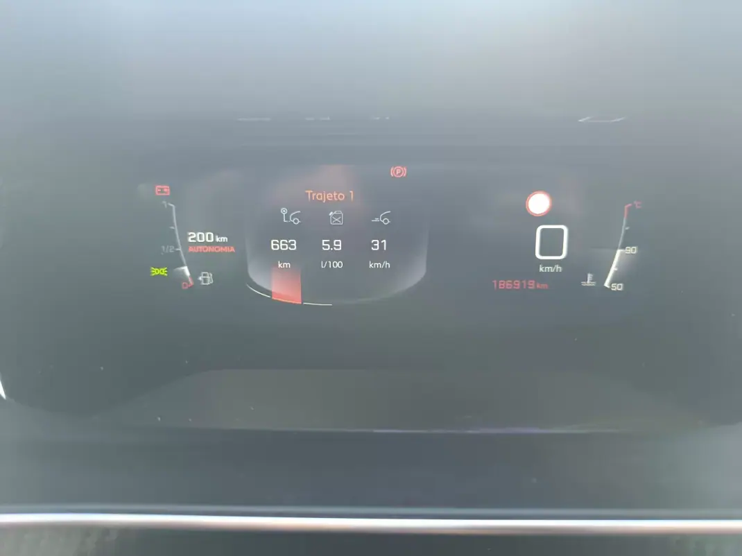 Peugeot 2008 2021 - 18990 EUR, 186919 km - AUTO.MOTO.pt - 186919km - foto 12 de 37