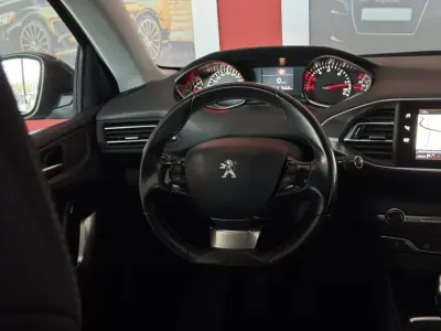 Peugeot 308 SW 2018 - 14990 EUR, 124838 km - AUTO.MOTO.pt - 124838km - foto 20 de 21