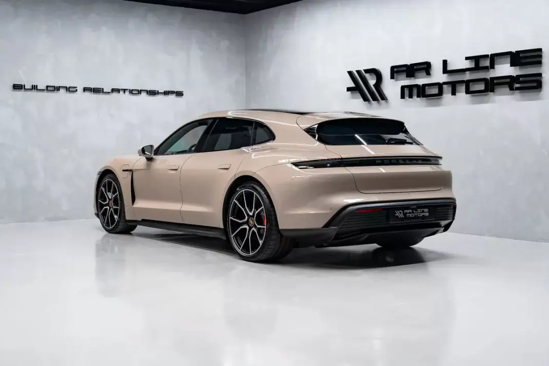 Porsche Taycan Sport Turismo 2023 - 76950 EUR, 24000 km - AUTO.MOTO.pt - 24000km - foto 9 de 60