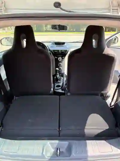 Toyota iQ 2013 - 8000 EUR, 134866 km - AUTO.MOTO.pt - 134866km - foto 11 de 15