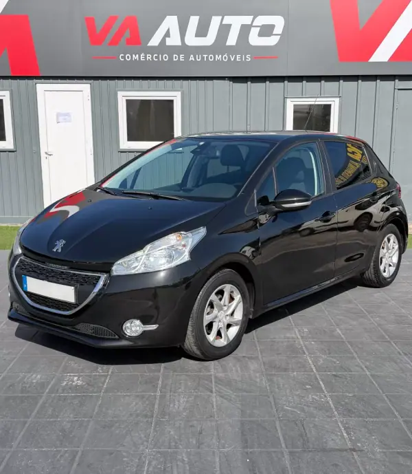 Peugeot 208 2013 - 8250 EUR, 73000 km - AUTO.MOTO.pt - 73000km - foto 3 de 12