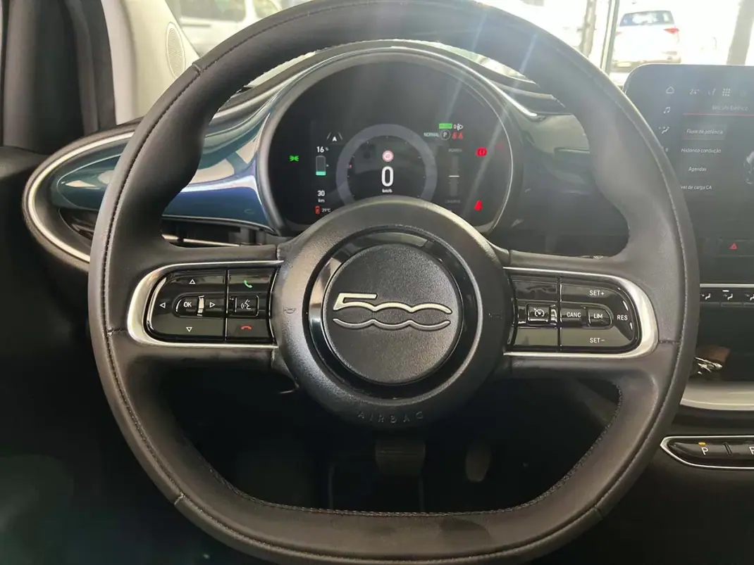 Fiat 500e 2021 - 18600 EUR, 45555 km - 45555km - foto 8 de 25