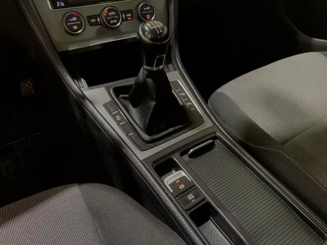 Volkswagen Golf 2014 - 15900 EUR, 159000 km - AUTO.MOTO.pt - 159000km - foto 11 de 13