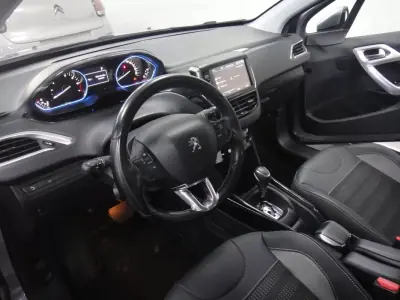 Peugeot 2008 2019 - 10500 EUR, 99000 km - AUTO.MOTO.pt - 99000km - foto 9 de 22