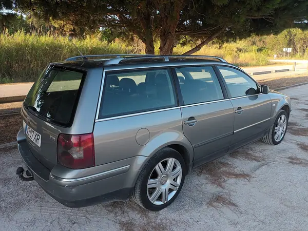 Volkswagen Passat Variant 2004 - 1950 EUR, 160000 km - AUTO.MOTO.pt - 160000km - foto 4 de 7