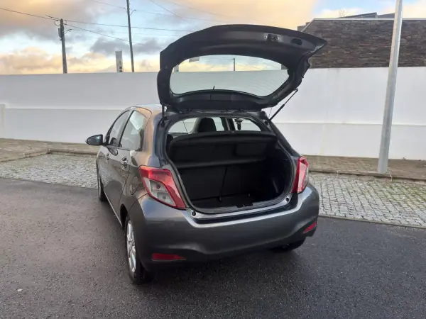 Toyota Yaris 2012 - 10400 EUR, 199391 km - AUTO.MOTO.pt - 199391km - foto 7 de 16