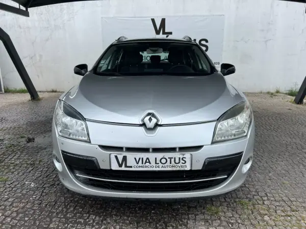 Renault Mégane Break 2012 - 4500 EUR, 299771 km - AUTO.MOTO.pt - 299771km - foto 3 de 11